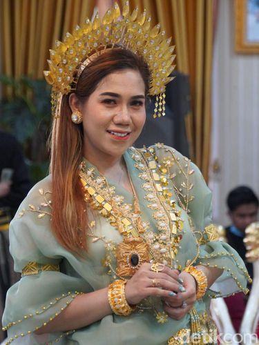 Pakaian Adat Untuk Perempuan Sulawesi Selatan Disebut 6 Macam Pakaian Adat Sulawesi Selatan Punya Corak dan Motif yang Unik