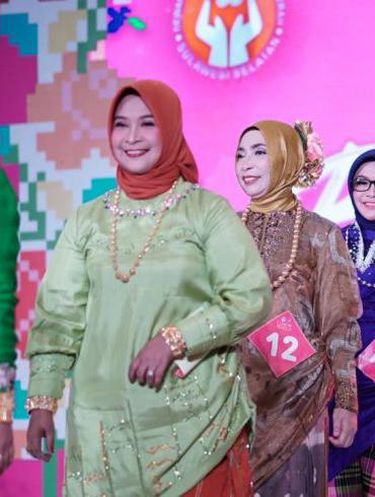 Baju Labbu pakaian adat Sulawesi Selatan.
