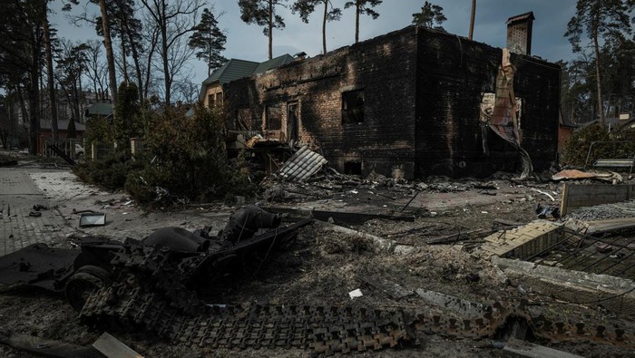 Begini Kondisi Irpin Usai Tentara Ukraina Pukul Mundur Pasukan Rusia Pasukan Ukraina merebut kembali sebagian besar kawasan Irpin di pinggiran kota Kyiv usai pertempuran sengit melawan Rusia. Lantas seperti apa kondisi di sana?