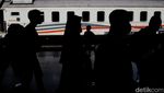 Begini Keramaian Stasiun Pasar Senen Jelang Ramadan