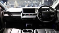 Hyundai Ioniq 5 menjadi mobil listrik pertama yang dirakit di Pabrik Hyundai, Cikarang, Jawa Barat. 