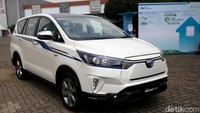 Sejumlah kendaraan dipamerkan dalam pameran IIMS Hybrid 2022. Salah satu yang menarik perhatian adalah mobil listrik Kijang Innova EV Concept.  