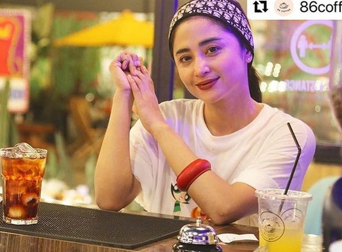 Dewi Perssik Dewi Perssik