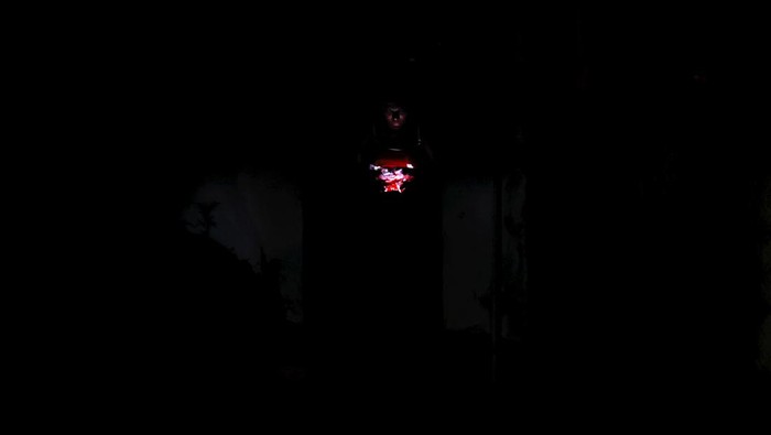 Dihantam Krisis Ekonomi, Sri Lanka Gelap Gulita Krisis ekonomi sebabkan pemadaman listrik yang berkepanjangan di Sri Lanka. Selain itu, krisis BBM juga sebabkan antrean panjang warga di SPBU tak terhindarkan.