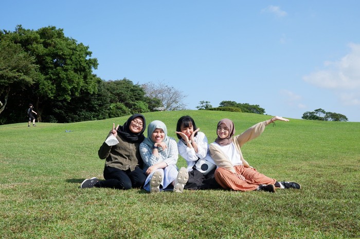 Disie bersama Teman-teman di Korea