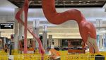 Potret Sosok Flamingo Raksasa di Bandara Tampa Florida