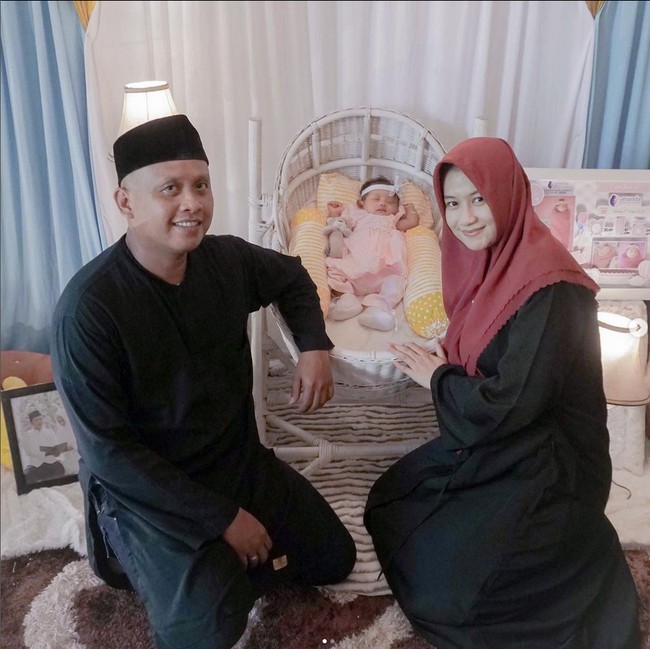 Ia ingin agar anaknya kelak bisa melihat prestasi ibunya yang pernah mengikuti ajang Miss Indonesia 2018. Karena saya percaya dari ibu yang cerdas lahirlah anak yang cerdas. So bunda-bunda di luar sana jangan minder. Jika hanya menjadi ibu rumah tangga karena itu pekerjaan yang sangat mulia dan jaminannya Insya Allah surga. Last but not least saya ingin menjadikan postingan ini jejak digital untuk anak saya kelak ia sudah dewasa, pungkasnya. Foto: Dok. Instagram @litahendratno_.