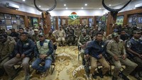 Badak bercula satu terdaftar sebagai spesies rentan dalam daftar merah International Union for Conservation of Natures (IUCN). Kurang dari 2.200 badak yang tersisa di perbatasan India dan Nepal.