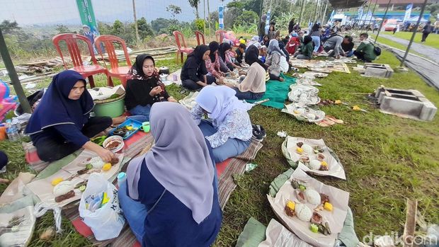 Gembrong liwet di Sumedang.