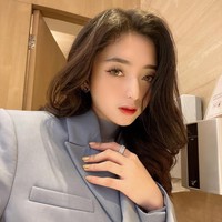 Hotman Paris dikenal punya beberapa asisten yang cantik. Beberapa waktu lalu, ada salah seorang wanita baru yang mencuri perhatian netizen. Adalah Intan Nallendra yang sering pamer pesona di Instagram.Foto: Instagram @intan_nallendra