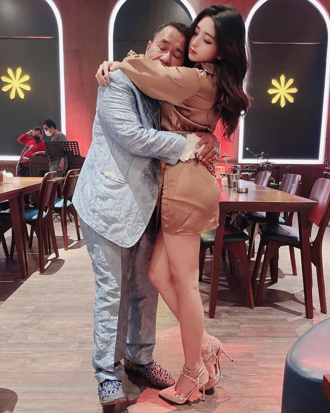 Intan bahkan beberapa kali bikin TikTok bareng Hotman Paris.