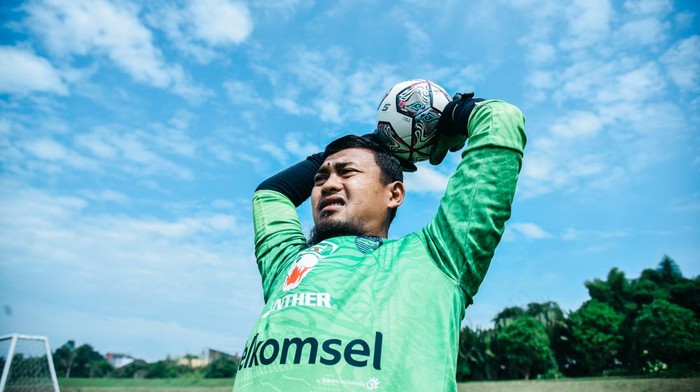 Kiper Persib M Natshir.