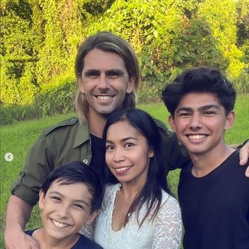 Foto keluarga Prada dan Chanee Kalaweit.