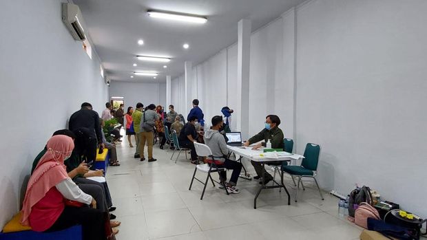 Suasana Pelaporan SPT di KPP Matraman (CNBC Indonesia/ Cantika Adinda Putri)