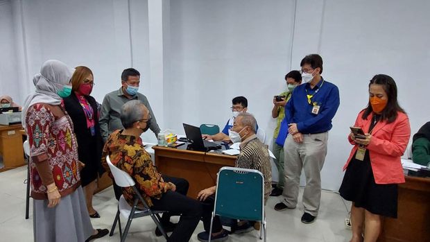 Suasana Pelaporan SPT di KPP Matraman (CNBC Indonesia/ Cantika Adinda Putri)
