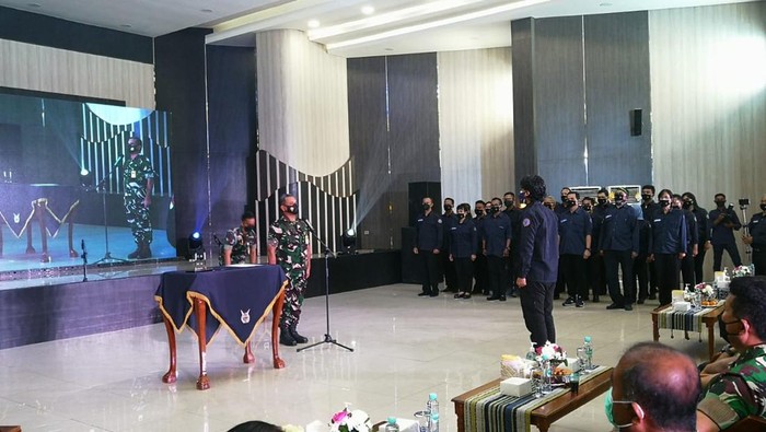 KSAU Marsekal TNI Fadjar Prasetyo melantik pengurus pusat Persatuan Putra Putri Angkatan Udara (PPPAU). Dia memberi pesan agar PPPAU menjaga soliditas. (dok Istimewa)