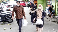 Dalam kunjungannya tersebut, Yuliana menegaskan bahwa adiknya merasa dikorbankan oleh Partai Demokrat sehingga menjadi tersangka.