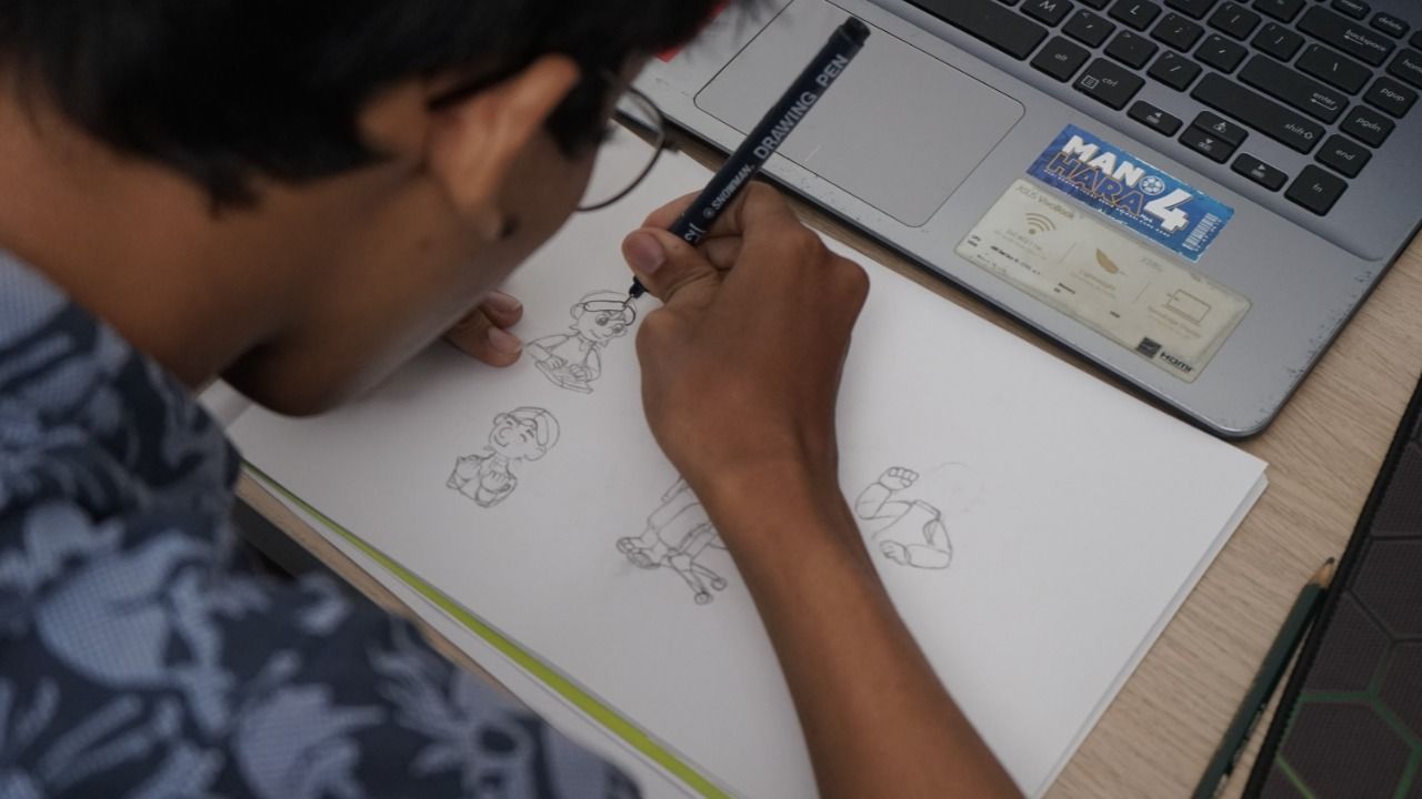 Manara Studios adalah nama di balik IP House buat karakter animasi muslim Indonesia ini. Mereka melihat perkembangan serial animasi muslim di Indonesia sangat positif sehingga harus memiliki naungan yang kuat dan sistem yang mendukung.