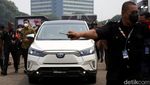 Melihat dari Dekat Kijang Innova Listrik yang Mejeng di IIMS