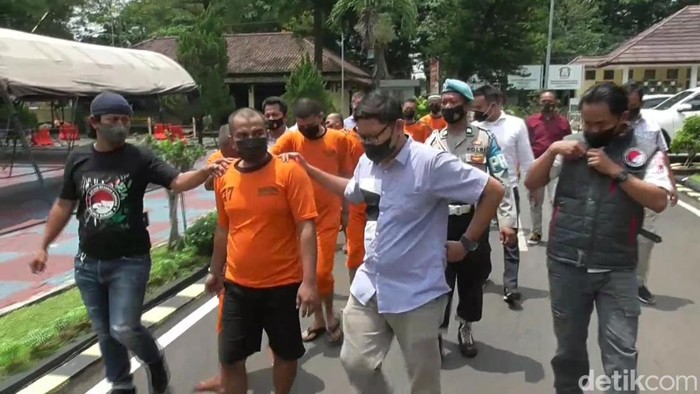Menjelang bulan suci ramadan, jajaran Satuan Reserse Narkoba Polres Subang berhasil amankan 14 pelaku penyalahgunaan narkotika serta jual miras tanpa izin yang beraksi di wilayah hukum Polres Subang.