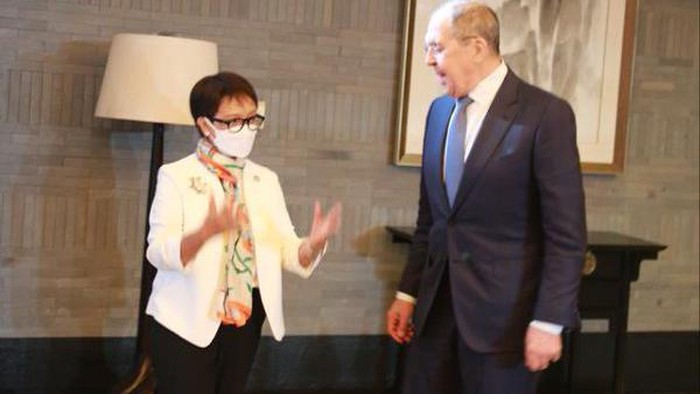 Menlu RI Retno Marsudi bertemu dengan Menlu Rusia Sergey Lavrov. (Dok Twitter Menlu RI Retno Marsudi)