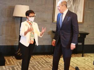 Menlu RI Retno Bertemu Menlu Rusia di China, Bahas Apa?