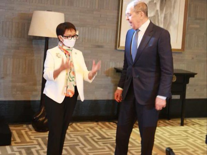 Menlu RI Retno Marsudi bertemu dengan Menlu Rusia Sergey Lavrov. (Dok Twitter Menlu RI Retno Marsudi)
