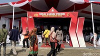 Dalam kesempatan itu, Komjen Gatot pun mengimbau masyarakat untuk tak euforia meski tren kasus COVID-19 turun.