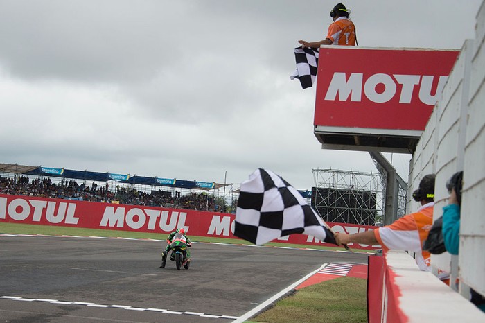 RIO HONDO, SANTIAGO DEL ESTERO - APRIL 03:  Adam Norrodin of Malaysia and Drive M7 SIC Racing Team cuts the finish lane pushing the bike after crashed out during the Moto3 Race during the MotoGp of Argentina - Race at Termas De Rio Hondo Circuit on April 03, 2016 in Rio Hondo, Argentina.  (Photo by Mirco Lazzari gp/Getty Images)