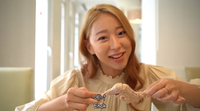 YouTuber Korea Cicip Nasi Padang