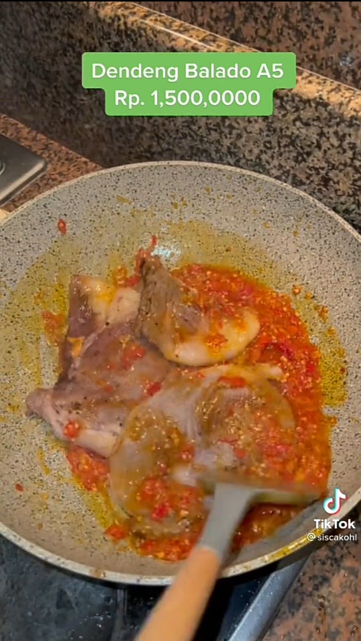 Sisca Kohl Masak Nasi Padang Rp 13 Juta, Lauknya Ayam Kalkun hingga Wagyu A5