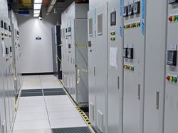 Penampakan Data Center Terbesar di Indonesia Saat Ini