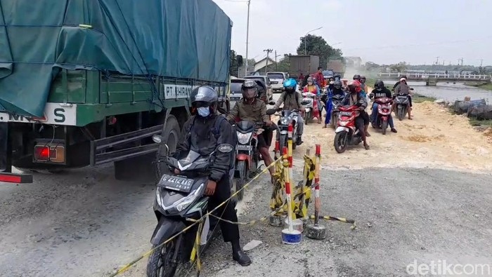 Pekerjaan jalan ruas Pejagan-Prupuk dikebut, Kamis (31/3/2022).