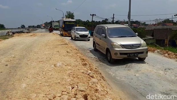 Pekerjaan jalan ruas Pejagan-Prupuk dikebut, Kamis (31/3/2022).