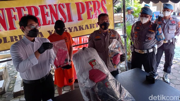Pelaku penganiayaan dihadirkan saat rilis di Mapolres Jogja, Kamis (31/3/2022).