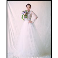 Di hari bahagia Son Ye Jin, brand kenamaan asal Italia itu mengucapkan selamat atas pernikahannya. Valentino juga membagikan foto Son Ye Jin memakai tulle dress saat pre wedding dari koleksi Valentino Pre Fall 2022. Foto: dok. Instagram @crashlandingonyou