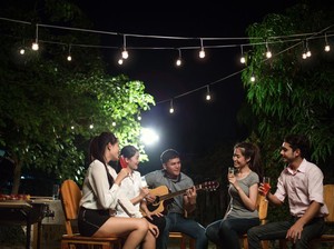 5 Playlist di Spotify agar Suasana Pesta Makan Malam Jadi Lebih Asyik