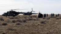 Astronot NASA Mark Vande Hei mendarat di Kazakhstan usai melakukan perjalanan ke luar angkasa. Tak sendiri, ia pulang ke bumi bersama dua kosmonot Rusia.