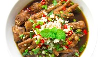 Penyuka makanan pedas dan manis bisa membuat ceker masak kecap pedas. Paduan kecap manis dan cab emenghasilkan rasa enak pada ceker ayam ini. Langkah pembuatannya bisa kamu lihat di resep ini. Foto: iStock