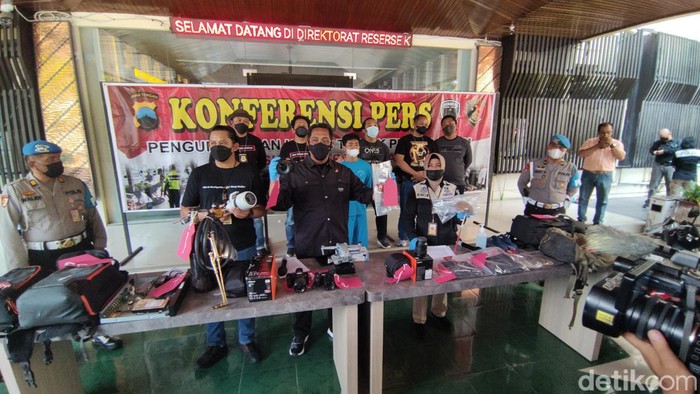 Rilis kasus perampokan studio foto Semarang di Mapolda Jateng, Kamis (31/3/2022).