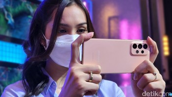 Samsung memasang empat kamera di bagian belakang Galaxy A33 5G. Komposisinya terdiri dari kamera utama 48 MP, ultra-wide 8 MP, depth 2 MP dan makro 5 MP. Foto: Adi Fida Rahman/detikINET