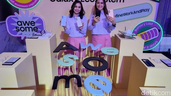Samsung menjual Galaxy A33 5G dengan harga mulai dari Rp 4.699.00. Rinciannya, harga Galaxy A33 6/128 GB Rp 4,699 juta, versi 8/128 GB dibanderol Rp 4,999 juta dan 8/256 dijual Rp 5,499 juta. Foto: Adi Fida Rahman/detikINET
