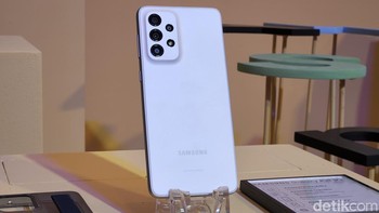Galaxy A33 White. Foto: Adi Fida Rahman/detikINET