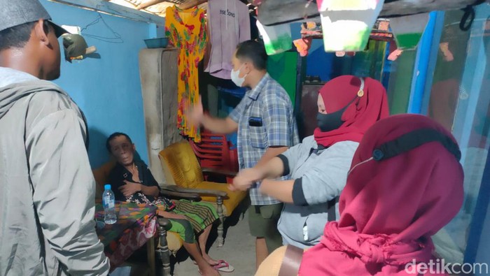 Satpol PP mengamankan 6 PSK dan 4 muncikari di Probolinggo dalam Razia Pekat jelang Ramadan.