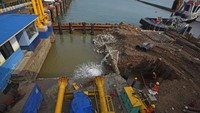 Pihak pengelola pelabuhan penyeberangan Merak merenovasi pembangunan Dermaga I dengan menambah fasilitas transit penumpang dan kapasitas kapal.  