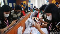 Wajib Pajak (WP) yang melapor SPT Tahunan mengalami peningkatan sekitar 0,7 persen atau sekitar 80.000-100.000 WP lebih banyak jika dibandingkan dengan periode yang sama tahun lalu. Wajib Pajak (WP) yang melapor SPT Tahunan mengalami peningkatan sekitar 0,7 persen atau sekitar 80.000-100.000 WP lebih banyak jika dibandingkan dengan periode yang sama tahun lalu.
