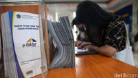Total SPT yang telah dilaporkan telah mencapai 10.292.916 untuk SPT elektronik dan sekitar 454.537 untuk SPT manual. Total SPT yang telah dilaporkan telah mencapai 10.292.916 untuk SPT elektronik dan sekitar 454.537 untuk SPT manual.