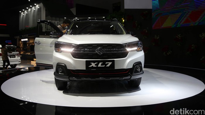 PT Suzuki Indomobil Sales resmi meluncurkan Suzuki XL7 yang tampilannya lebih sporty. Mengusung nama Suzuki XL7 Alpha FF, mobil ini meluncur di IIMS Hybrid 2022.