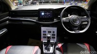 Pada bagian interior dilengkapi dengan Black Eco Leather Seat With Red Accent, dan DSP Soundstream 5 CH & Subwoofer Soundstream 10 Inch + Box.