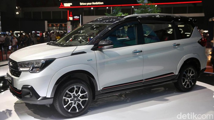 Tampang Sporty Suzuki XL7 Alpha FF PT Suzuki Indomobil Sales resmi meluncurkan Suzuki XL7 yang tampilannya lebih sporty. Mengusung nama Suzuki XL7 Alpha FF, mobil ini meluncur di IIMS Hybrid 2022.